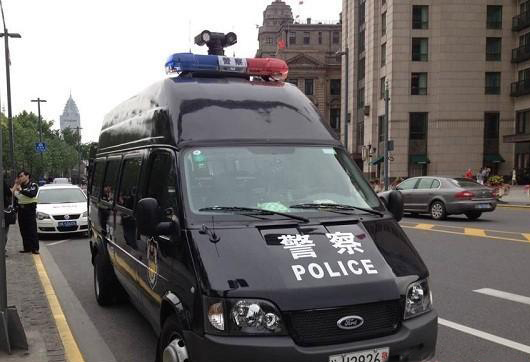 上海高科技特制警车：4G头盔可传输实时画面